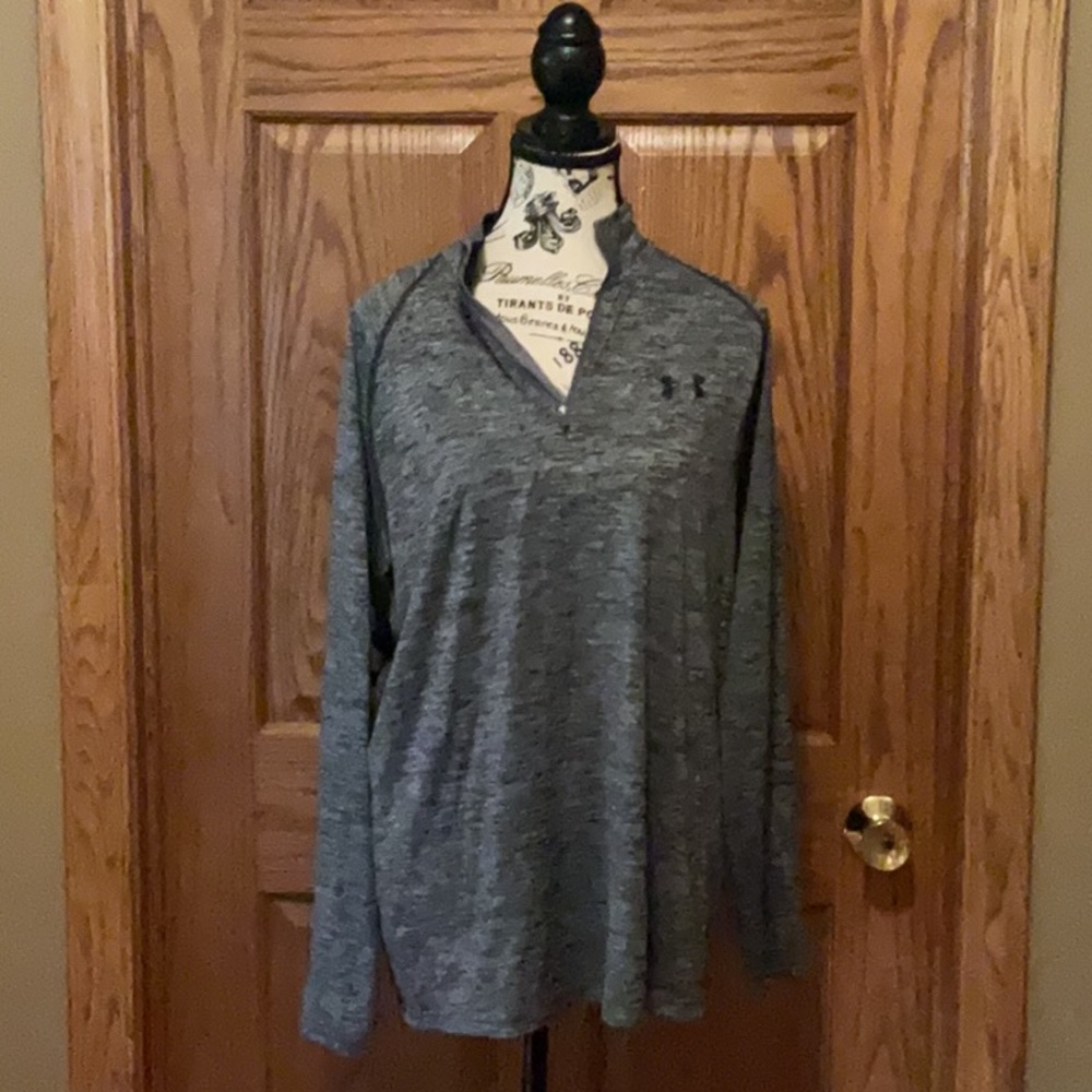 Under Armour Heat Gear Black/White size medium long sleeve partial zip shirt.